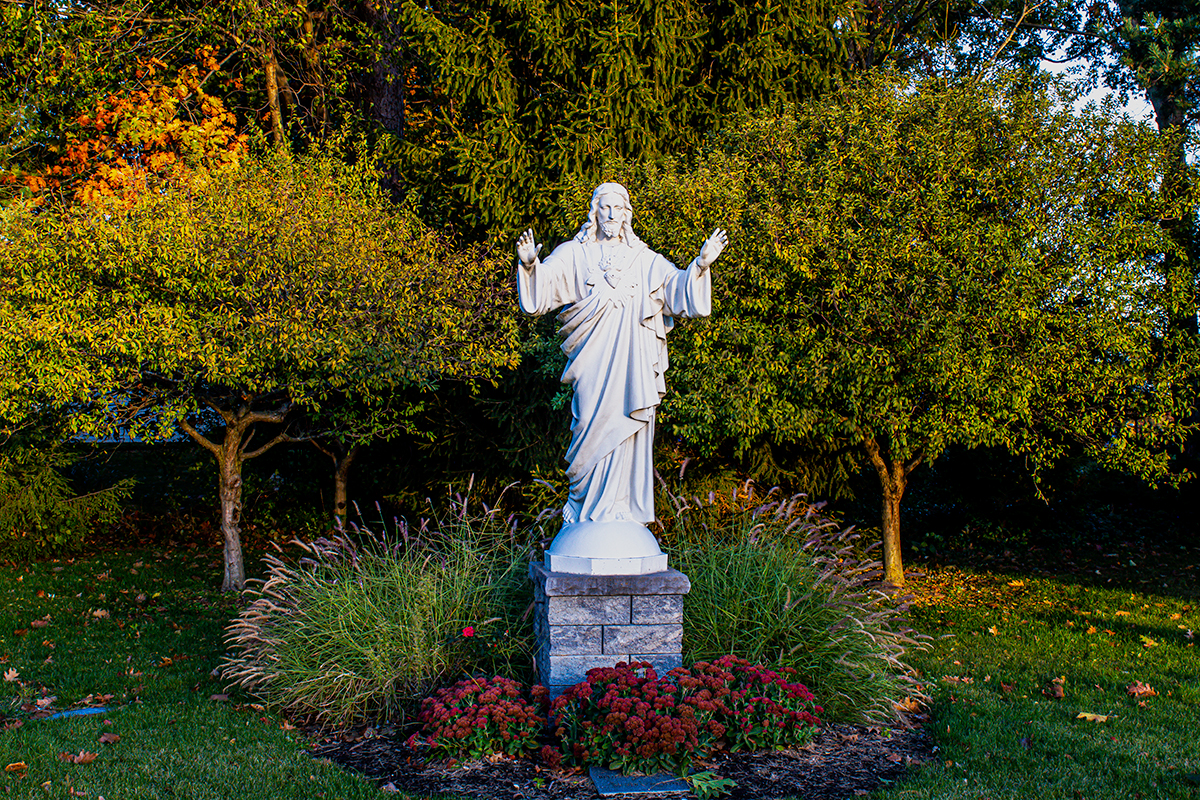Sacred Heart of Jesus Statue